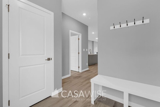 Photo - 9348-9154 154 St