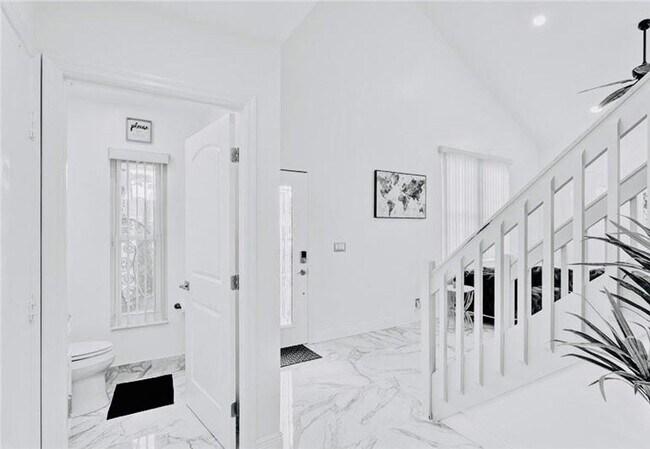 Photo - 128 Royal Pine Cir N