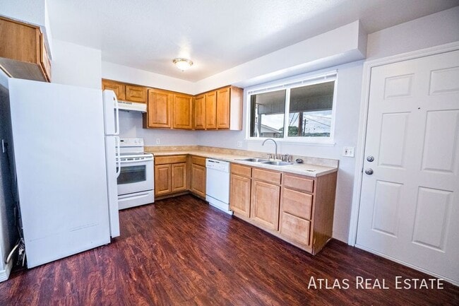Photo - 950 Bishop Ct Unit B