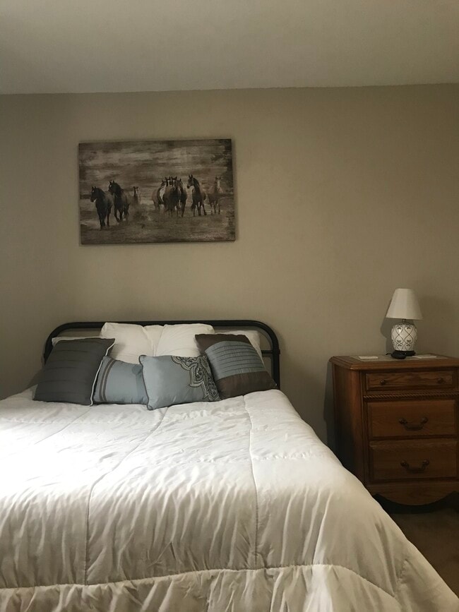 Building Photo - 10092 Hideaway Cove