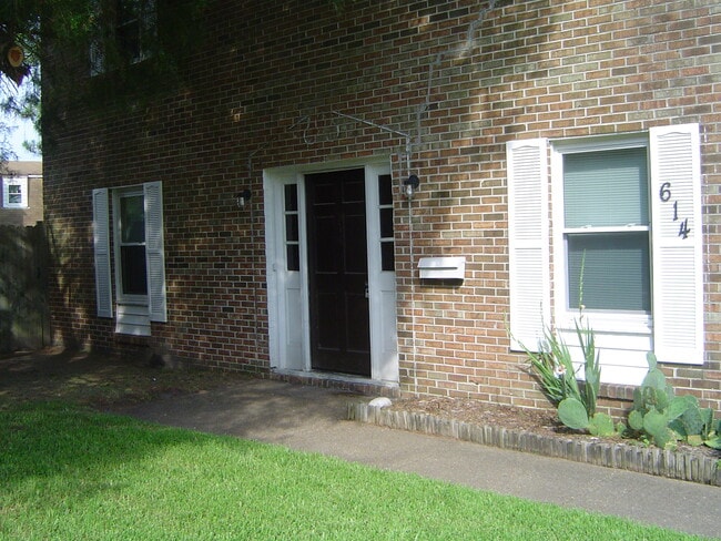 Building Photo - 614 Redkirk Ln