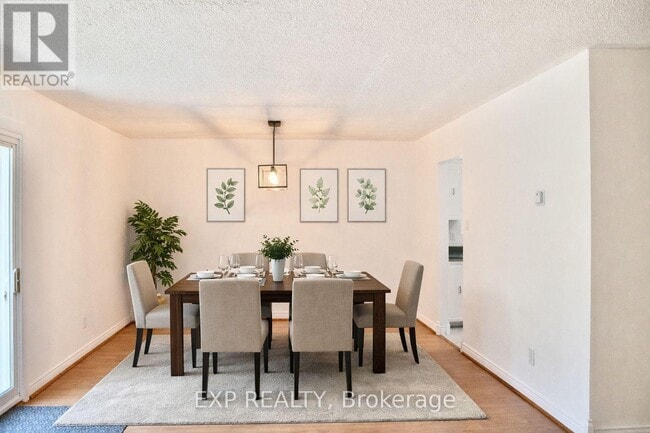 Photo - 12 KING'S COURT