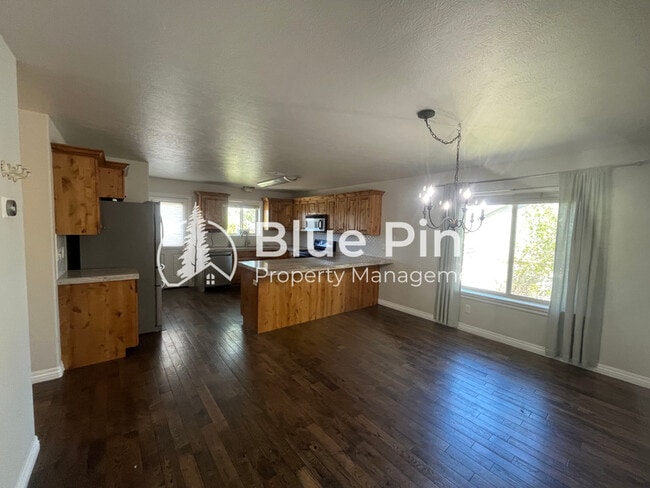 Photo - 1941 Oakbrook Rd