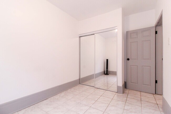 Photo - 579 College St Unit 2, Toronto, Ont, M6g1b2