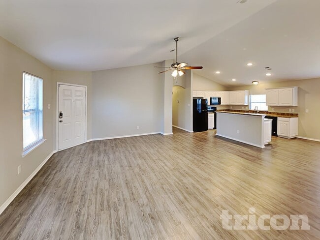 1245 W Cottonwood Dr