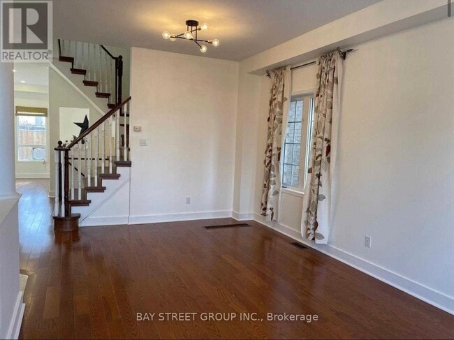 Photo - 7 Raymond Bartlett Ave