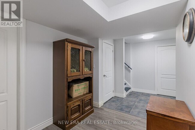 Photo - 1031 Lake Dr N