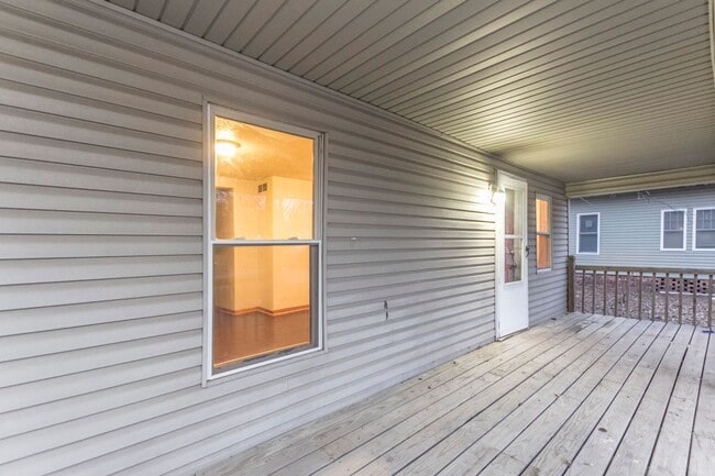 Photo - 2 Bedroom 1 Bath Home - Big 2 Stall Detached Garage