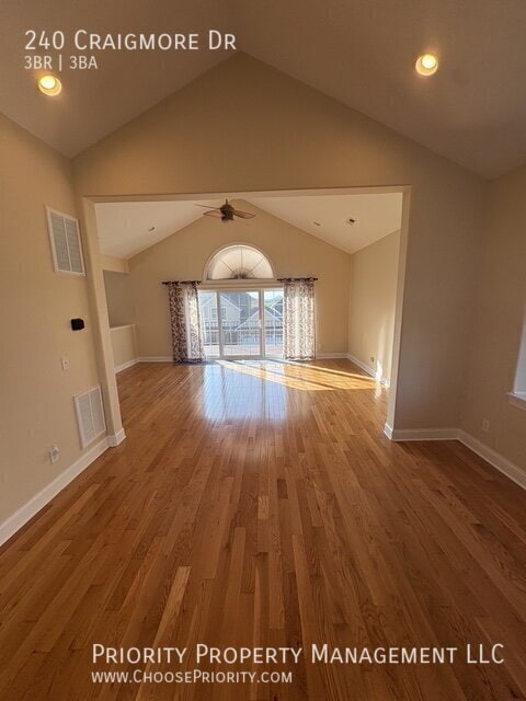 Photo - 240 Craigmore Dr