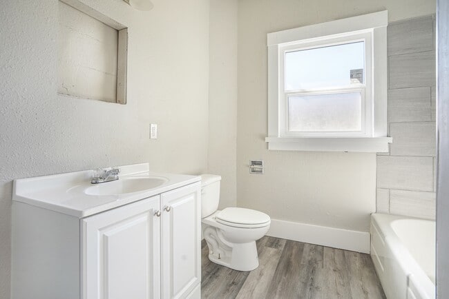 Photo - 1601 Miller Ave Unit 1601