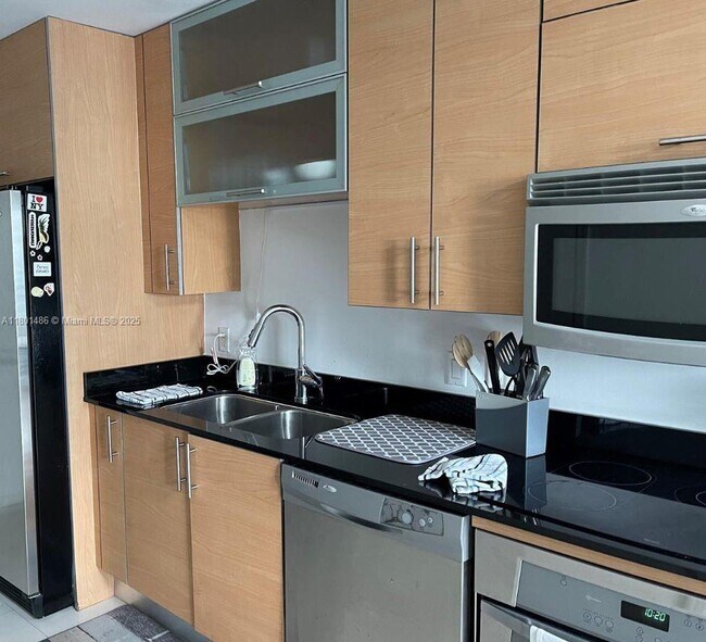 Photo - 60 SW 13th St Unidad 1604