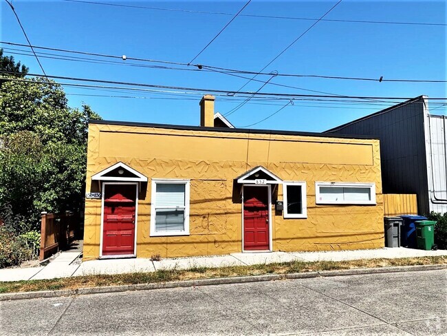 Building Photo - 852 NE 57th St Unit 852 NE 57th St, 854 Rental