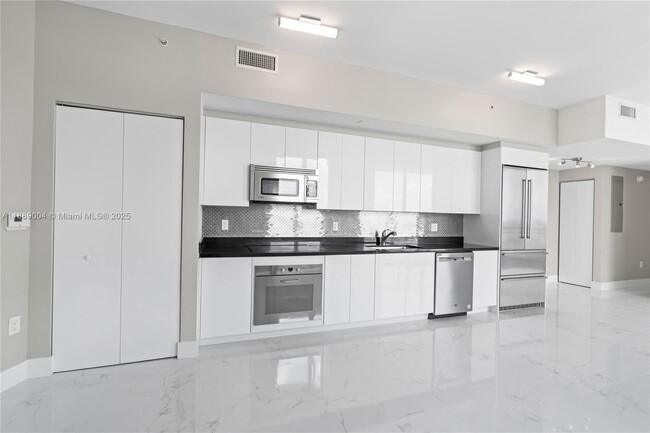 Photo - 92 SW 3rd St