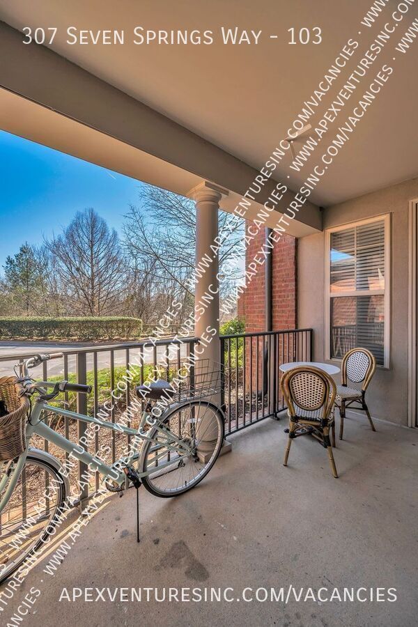 Building Photo - 307 Seven Springs Way