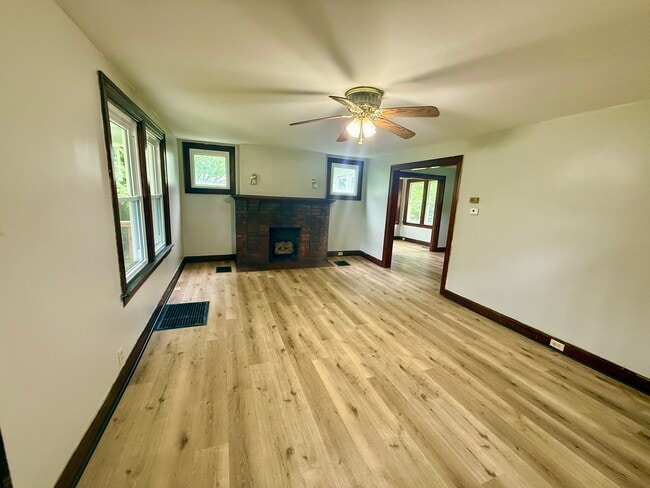 Photo - 1936 Floral Ave