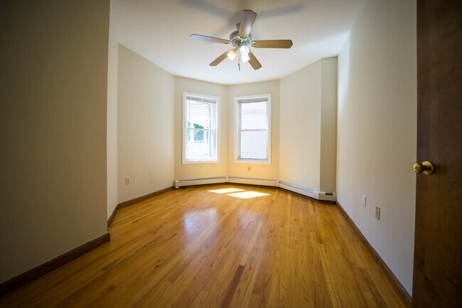 Photo - 97 Kilsyth Rd Unit #1