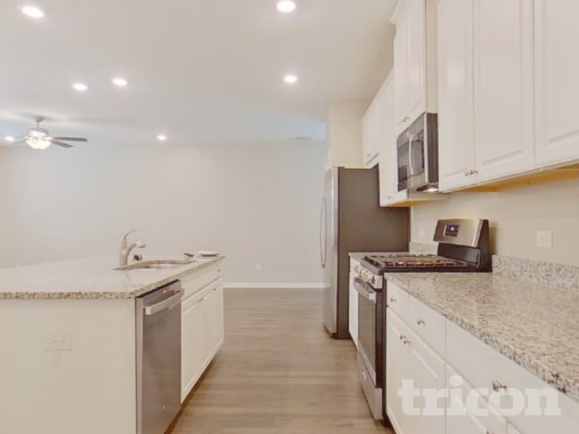 Photo - 180 Chapelcrest Ln