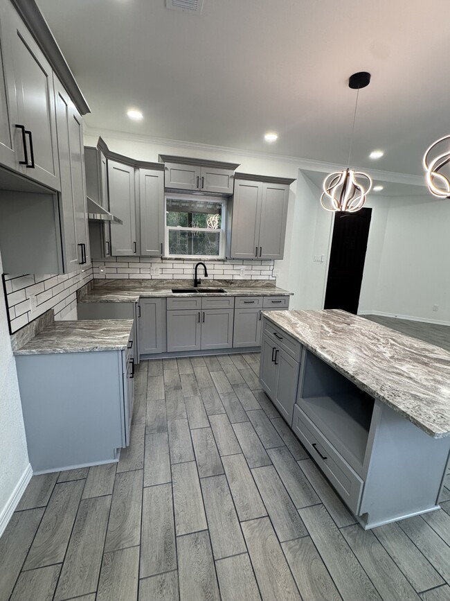 Photo - 109 Cuchens Ln