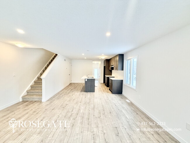 Photo - Pet-Friendly 4-Bedroom Detached Home with Garage & Backyard in Cambridge