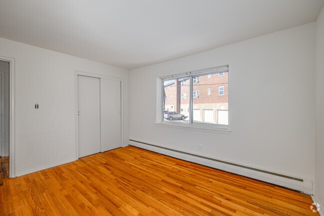 1BR, 1BA - 607SF - Bedroom