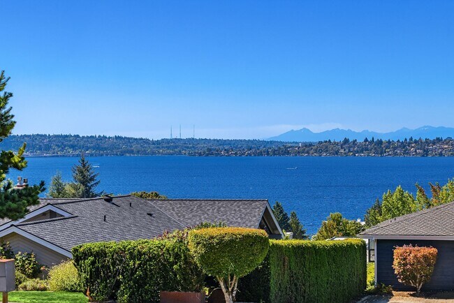Photo - Charming 4-Bed / 3-Bath Home in Lake View Neighborhood with Stunning Water and Skyline Views!