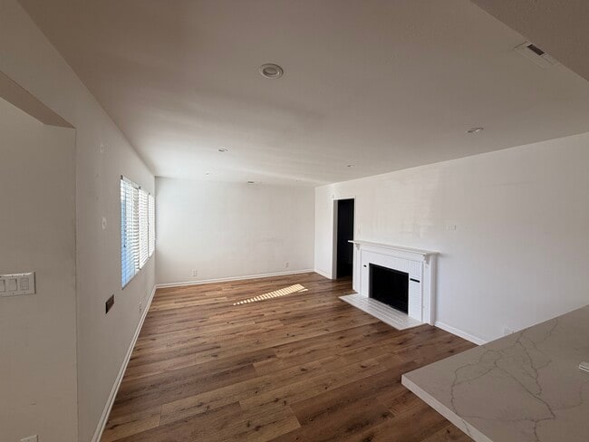 Photo - 5840 Allott Ave