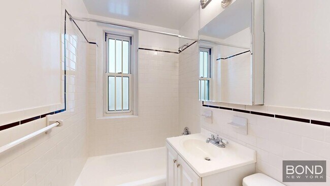 Photo - 1 Jane St Unit 3 E