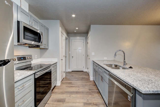 Photo - 605 E Elgin St