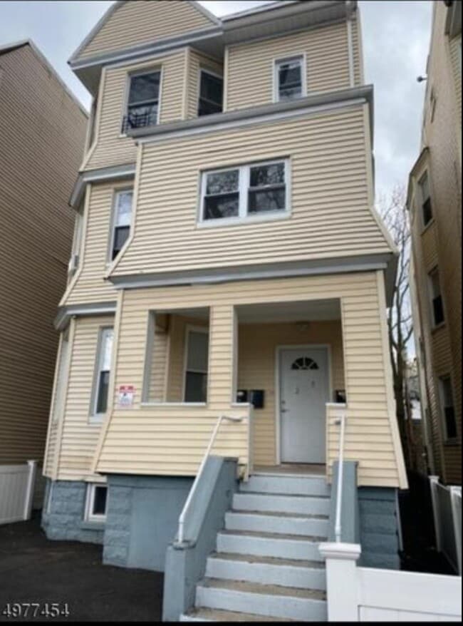 Exterior - 209 N 15th St Apartment Unit #1