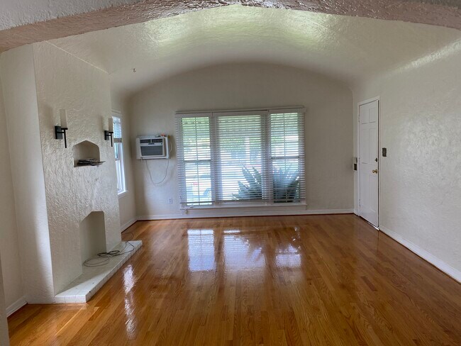 Living Room - 448 N Alta Vista Blvd