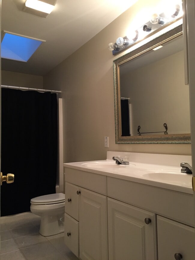 Photo - 685 Garibaldi St SW