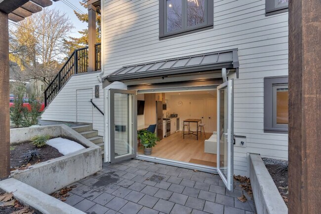 Photo - 3008 Manitoba St Unit ID1051773P