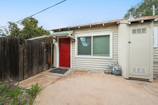 Building Photo - 1023 E Meadowbrook Ave