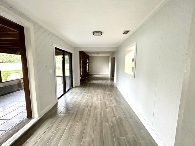 Photo - 487 Overstreet Ave