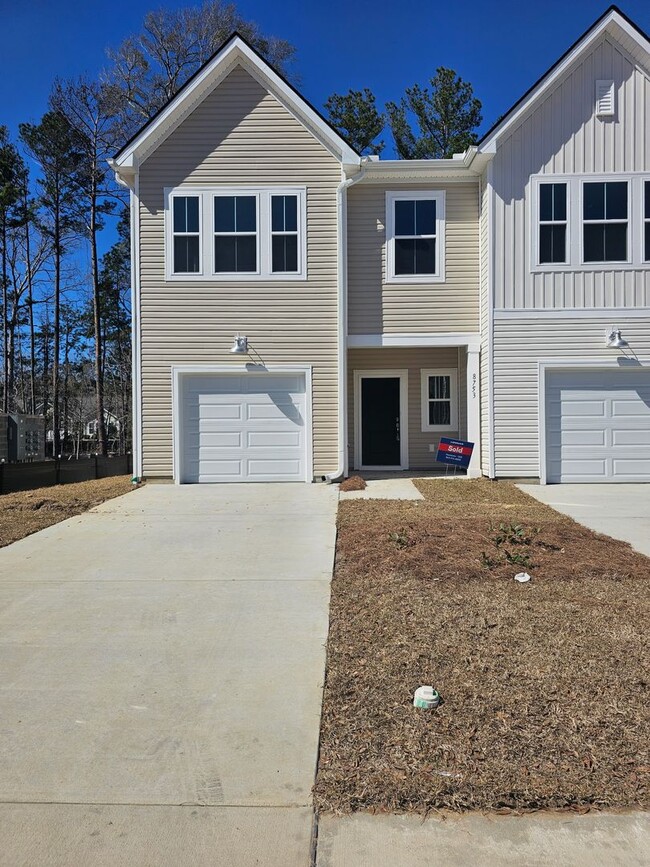 Patriot Park newly constructed Townhome - Patriot Park newly constructed Townhome