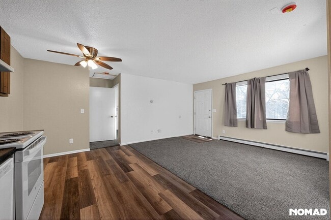 Photo - 820 Stone Mountain Ct