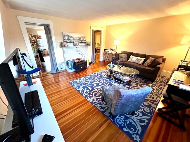Building Photo - 41 Mt Vernon St Unit 3 Rental