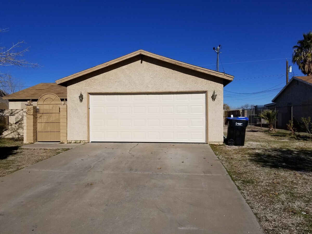 Photo - 541 E Rolly St