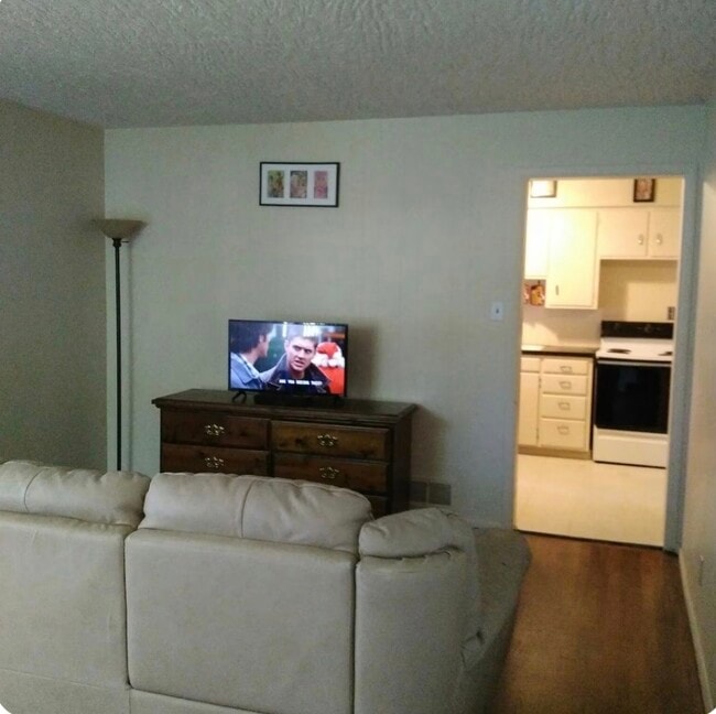 Building Photo - 1070 E 21st St Unit 1070