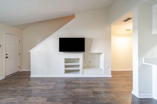 Photo - 2738 W Tharpe St Unit Apt 702
