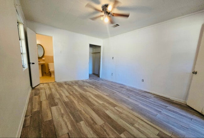 Building Photo - 8010 SE US Hwy 301