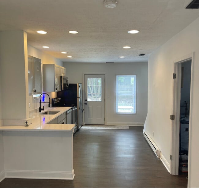 Photo - 39 W Ramlow Alley