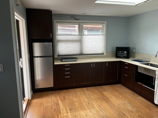 Photo - 721 Pomona Ave Unit Modern, Light-Filled