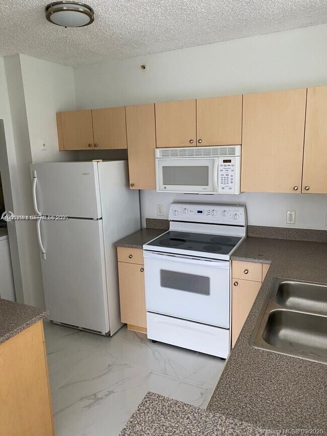 7980 N Nob Hill Rd Unit 102