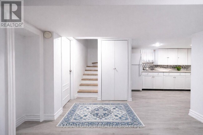 Photo - 46 Centre St E