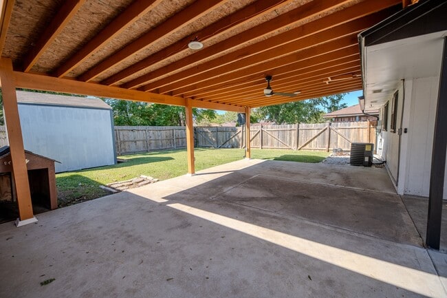 Building Photo - 4606 Meadowood Dr