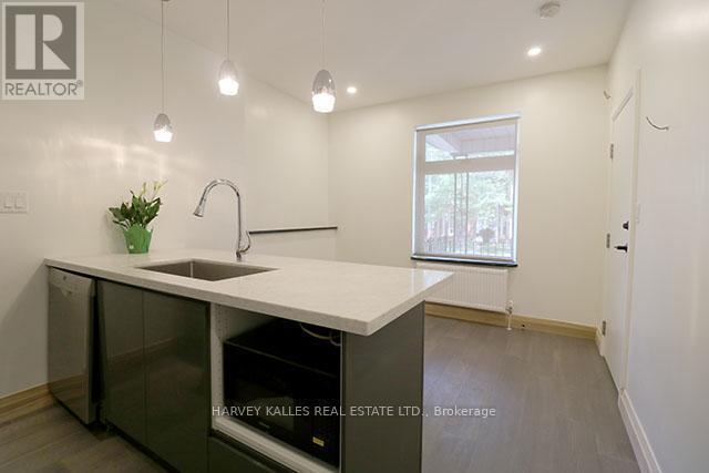 Photo - 488 Lansdowne Ave