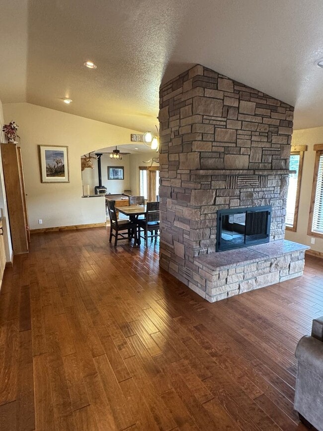 Photo - 3 Bed 2 Bath- Flagstaff