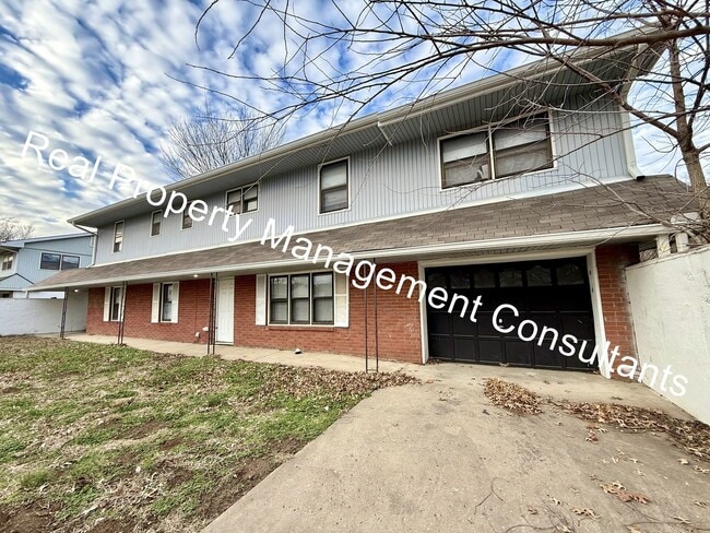 Photo - 3 Bed 2 Bath Duplex Now Available!