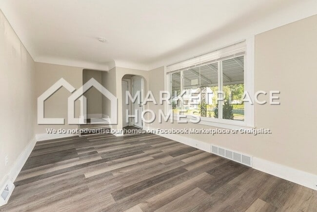 Photo - 8460 Chalmers Ave